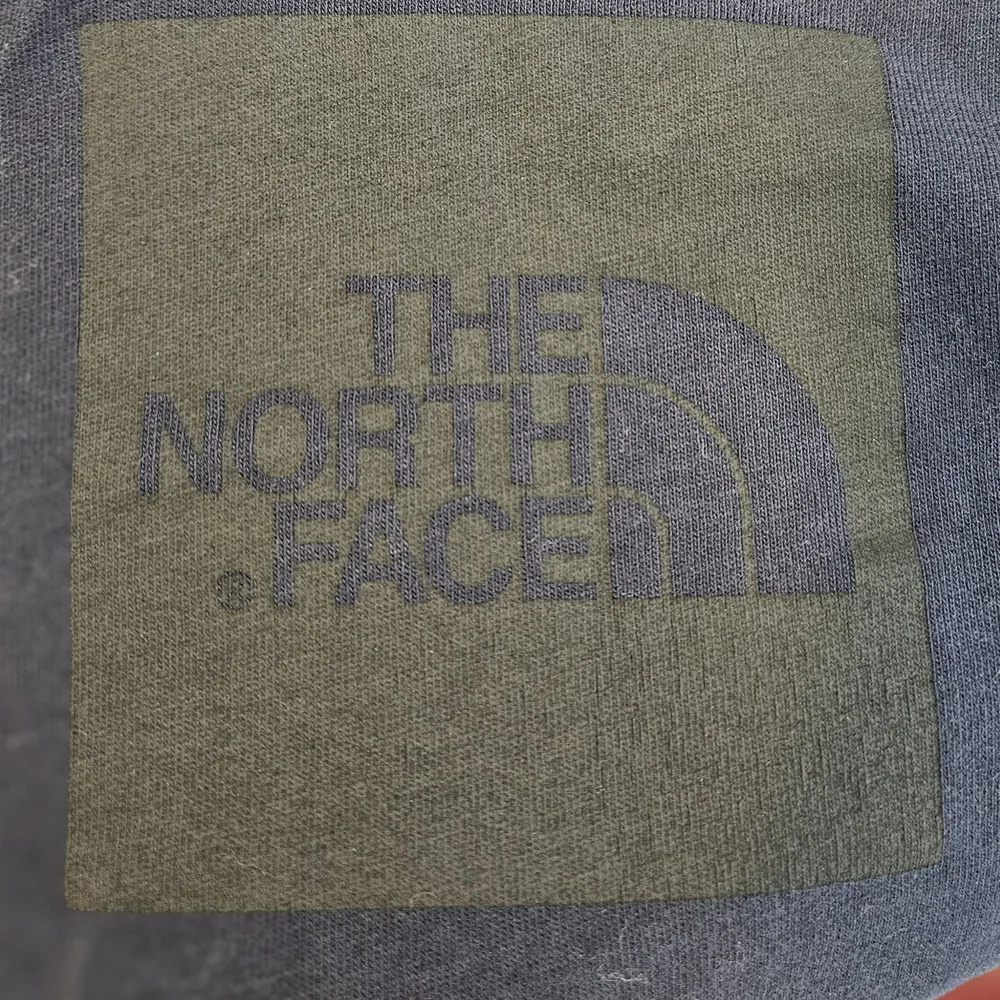 The North Face Men's Navy Long Sleeve Tee